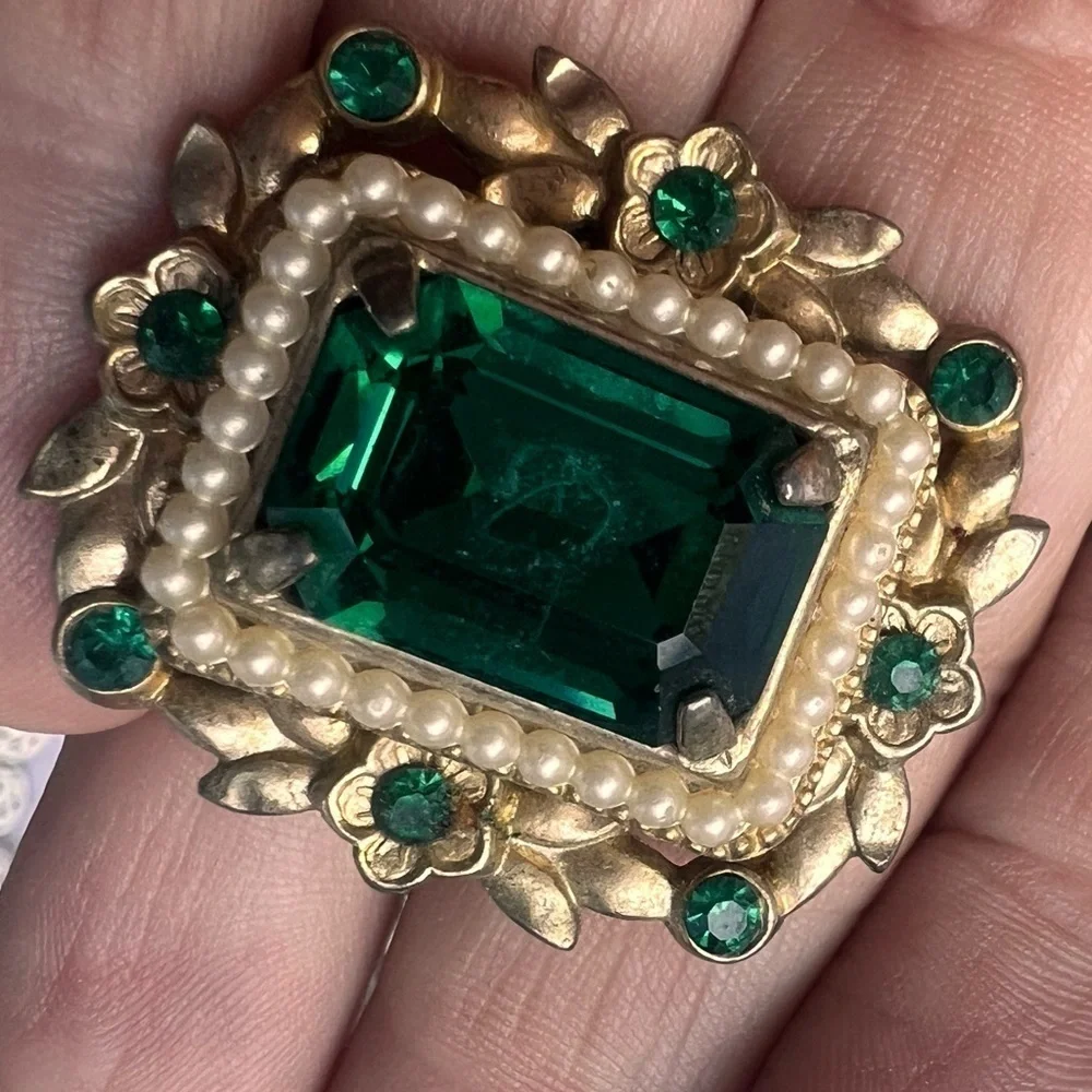50s Signed CORO Goldtone emerald Green stone Rhinestones Faux Pearls Brooch